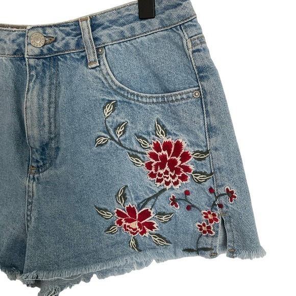 TOPSHOP MOTO Mom Jean Shorts Size 6 Raw Hem High Waist Embroidered Boho embroid - Picture 2 of 8